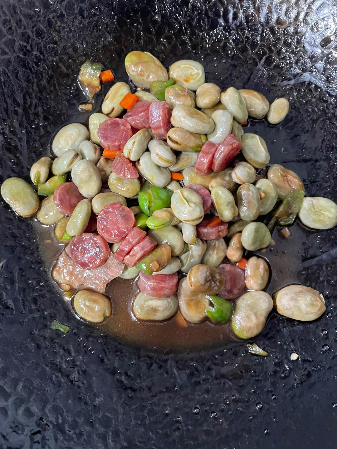 滇味腊肠蚕豆煲