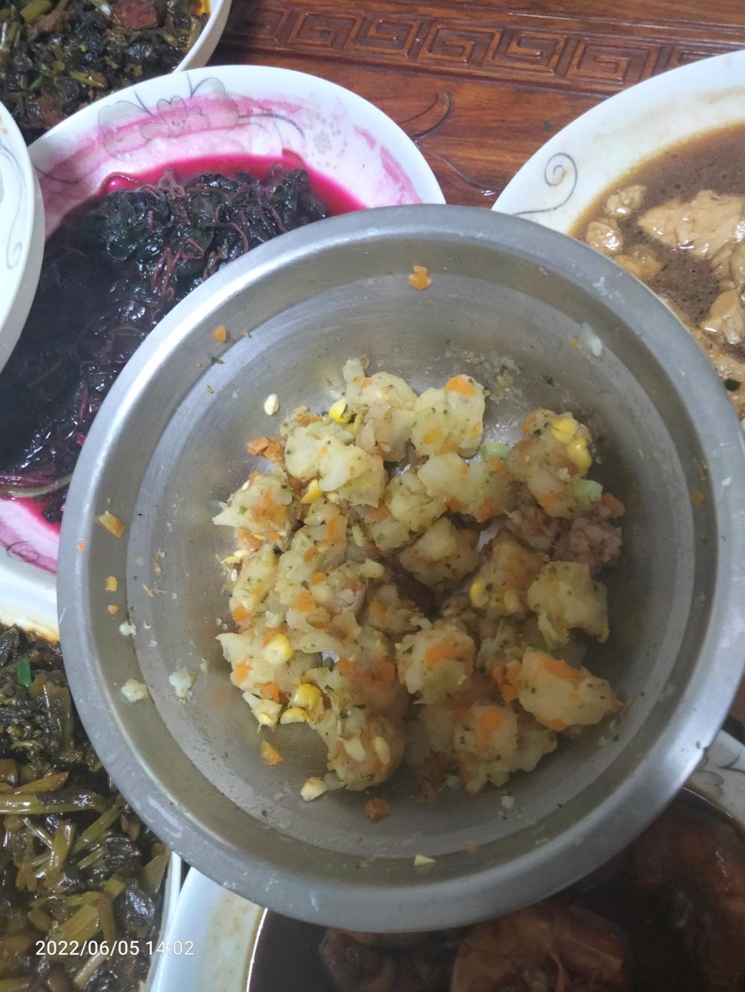 宝宝辅食8月+不需要面粉的「蔬菜土豆丸子」