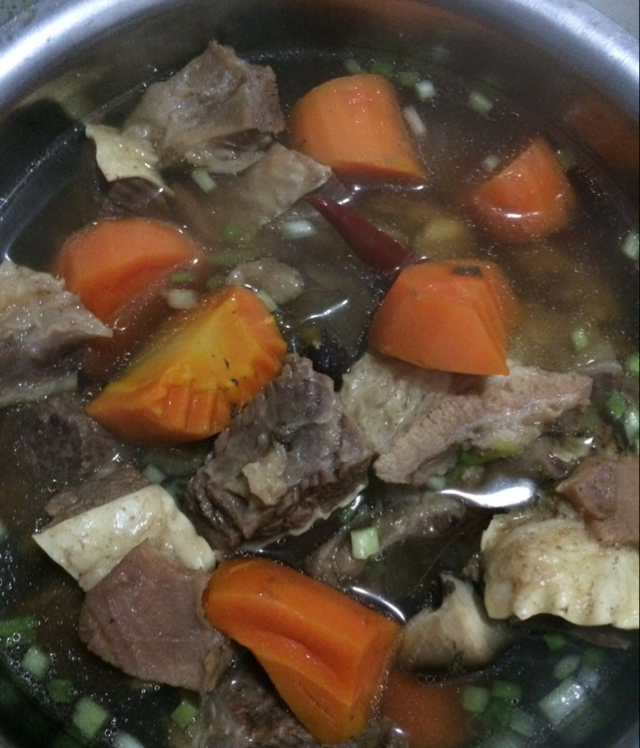 牛肉炖萝卜