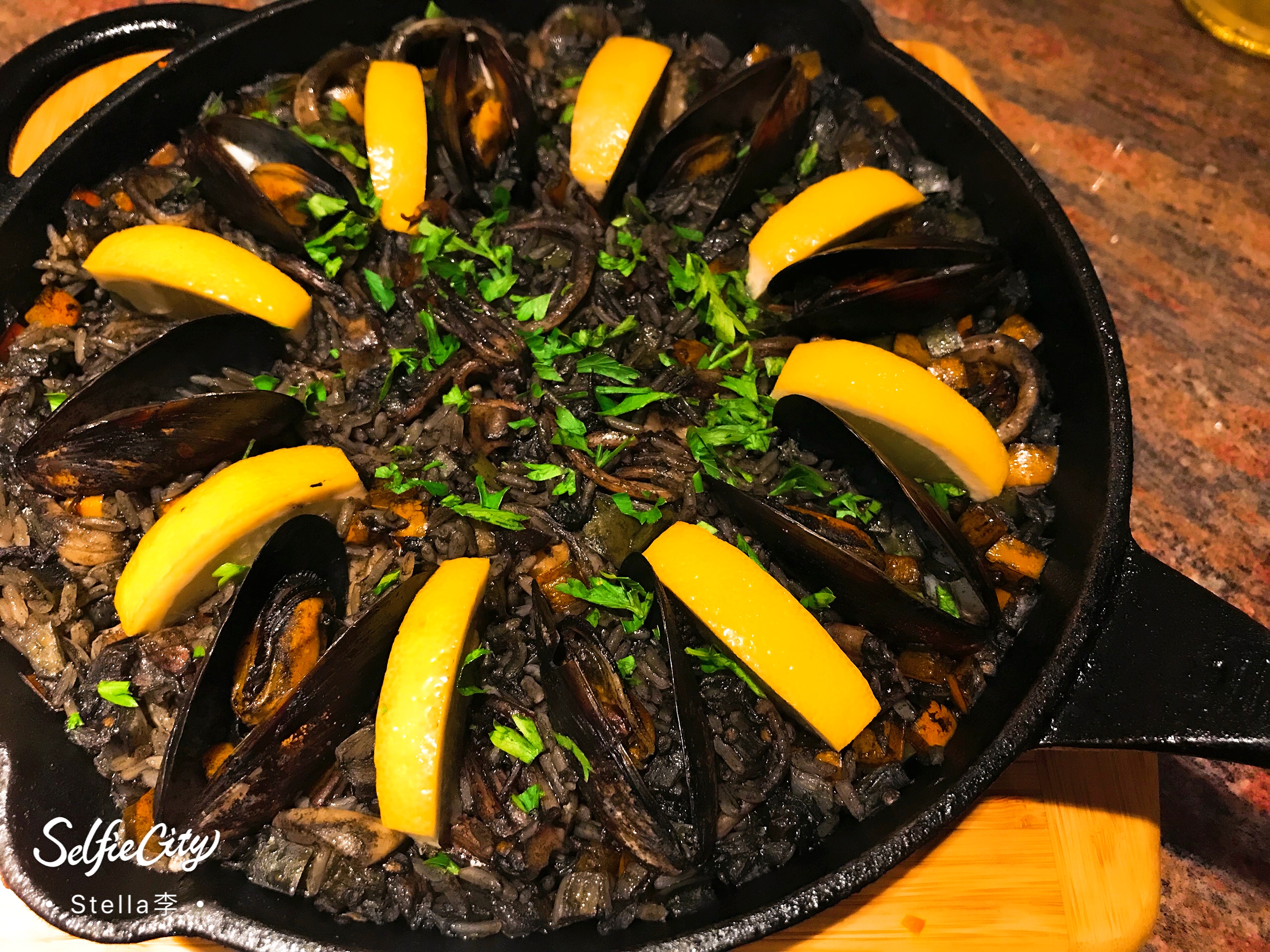 墨鱼汁海鲜饭！超好吃的黑暗料理！Stella's Paella Negra