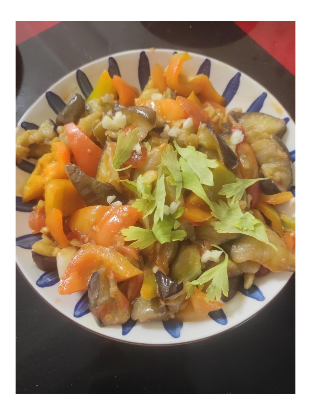 红烧茄子（佐西红柿尖椒）