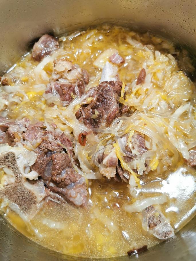 东北酸菜炖排骨
