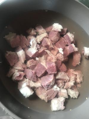 胡萝卜烧牛肉（牛肉超糯）的做法 步骤1