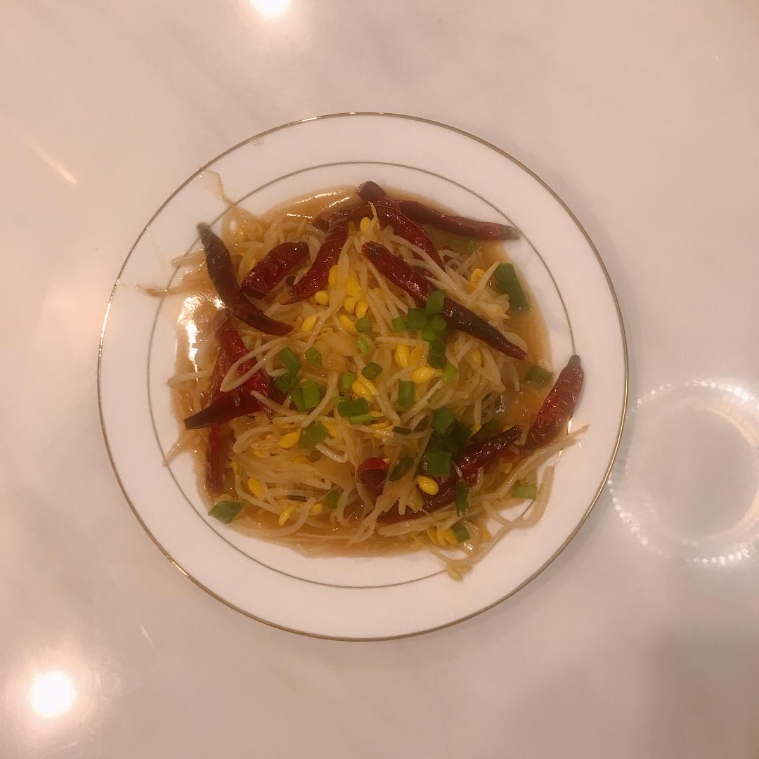 厨师长教你：“炝炒绿豆芽”的家常做法，味道非常赞