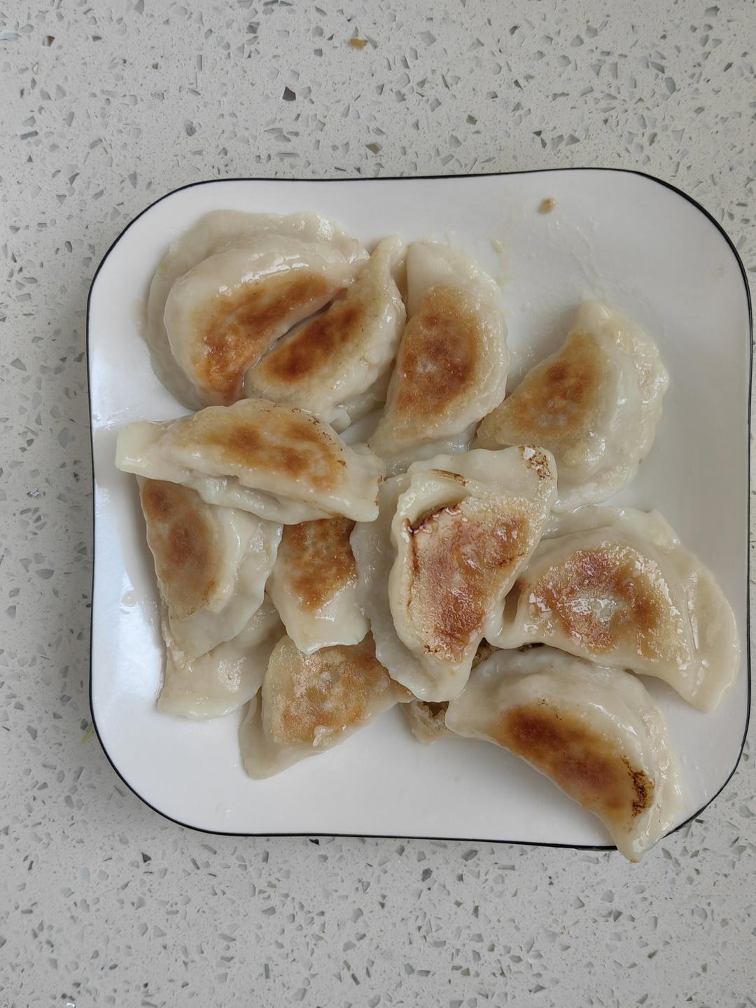 【三鲜水煎饺】
