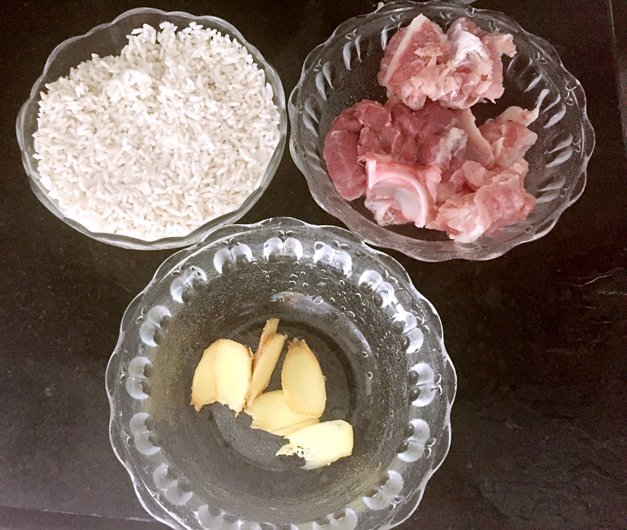 坤博砂锅之2⃣️筒骨砂锅粥的做法 步骤2