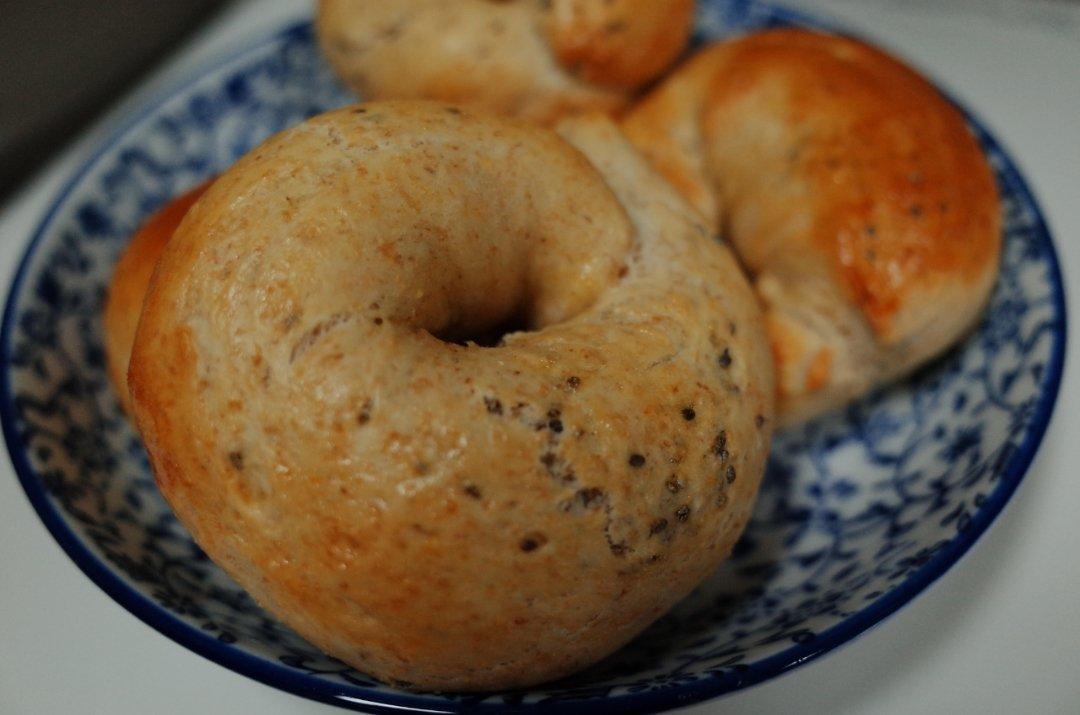 无油低糖的健康主食面包：芝麻贝果