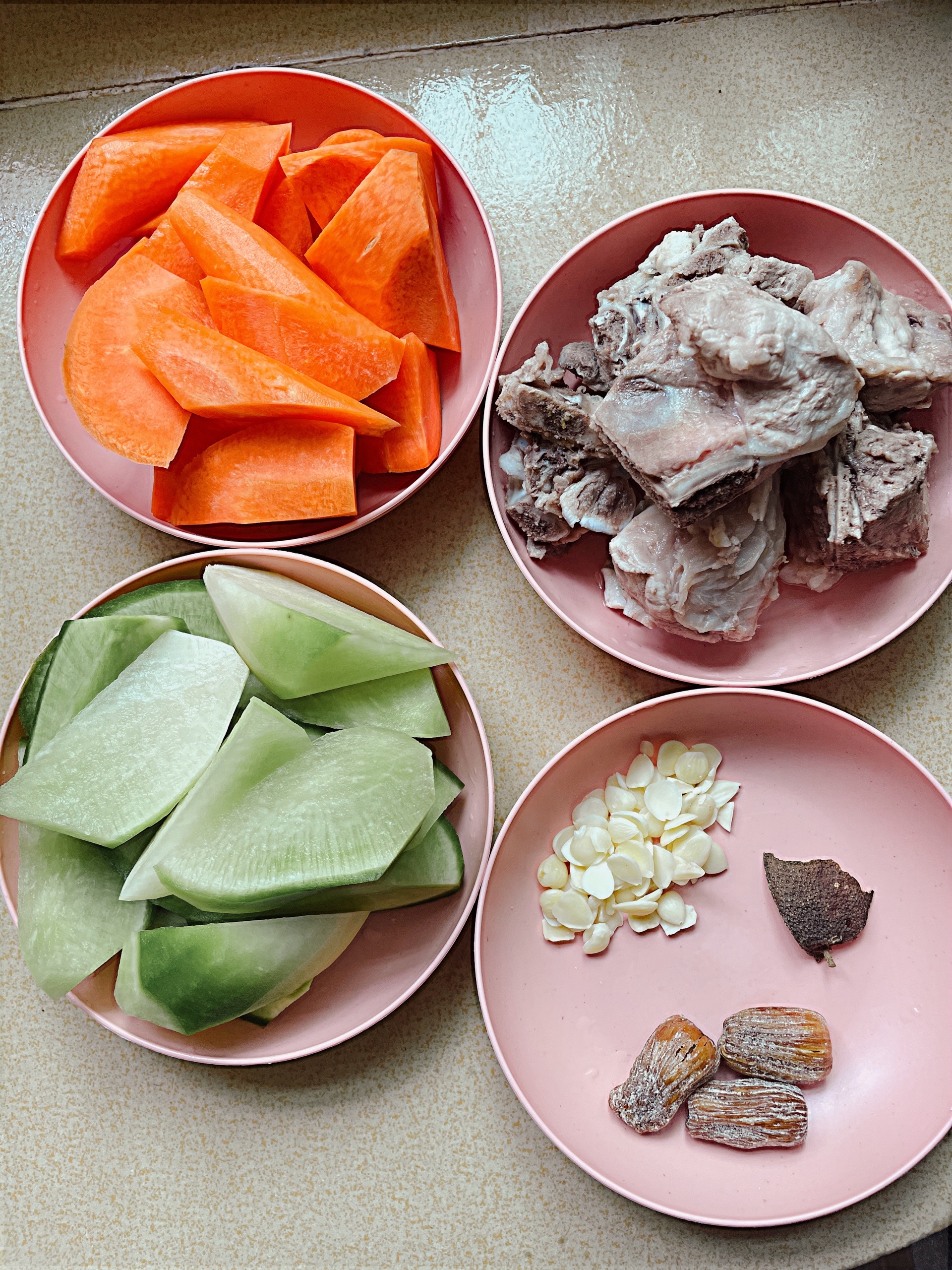 老广靓汤👉青红萝卜猪骨汤的做法