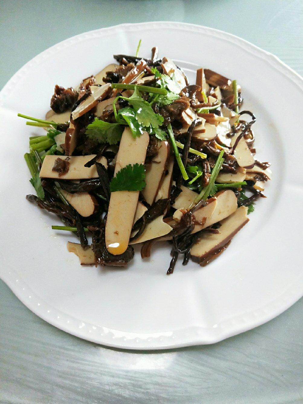 晚餐612019年1月8日#晚餐612019年1月8日#鸡蛋干拌茶树菇android