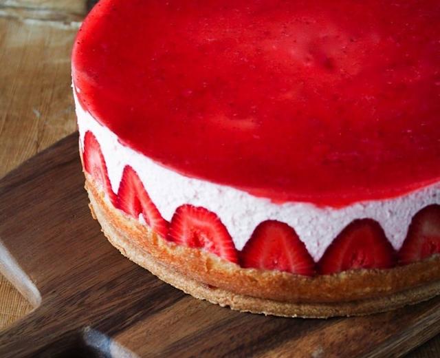 草莓酸奶慕斯蛋糕