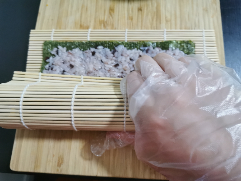 超好吃的黑米紫菜卷饭的做法 步骤6