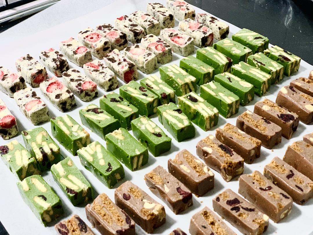 法巧松仁焦糖饼干雪花酥