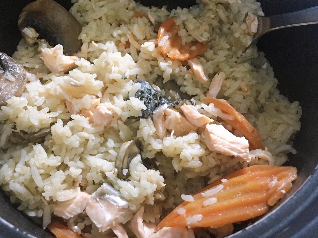 减脂增肌吃什么-三文鱼焖饭-«昨日的美食»常见食材复刻