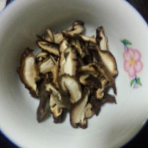 香菇豆腐泡的做法 步骤3