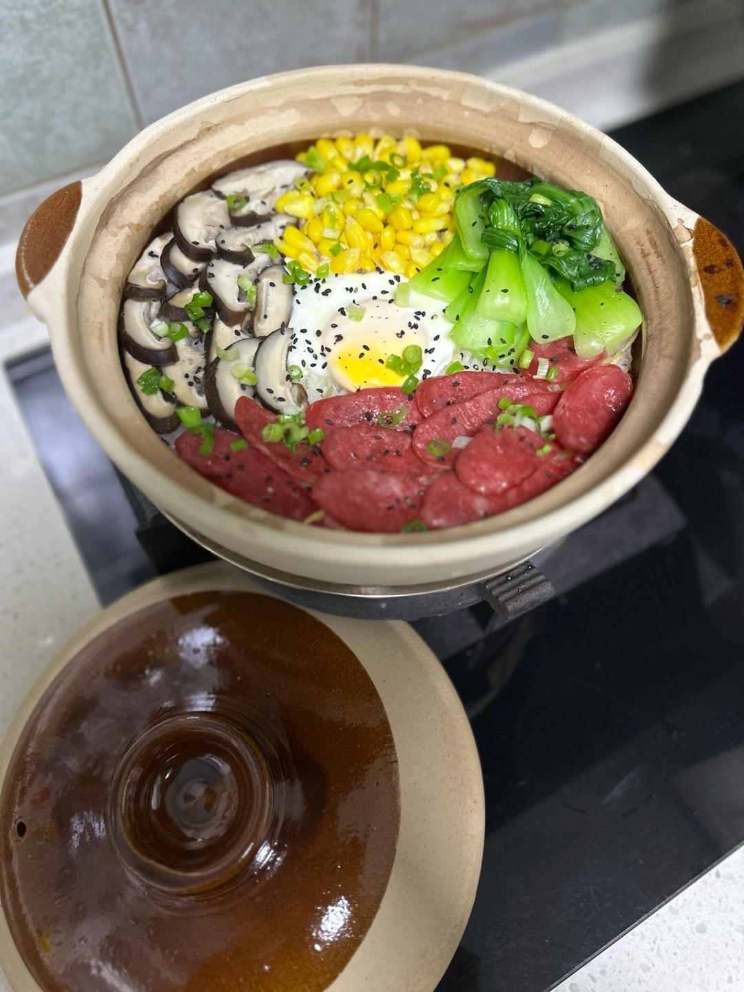 广式腊味煲仔饭