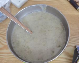 莲子百合绿豆粥的做法 步骤5