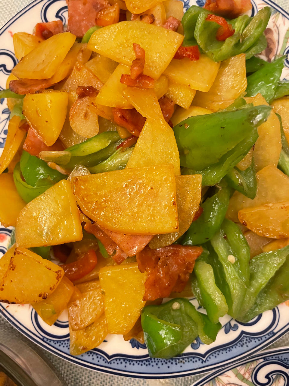 青椒肉片炒土豆片