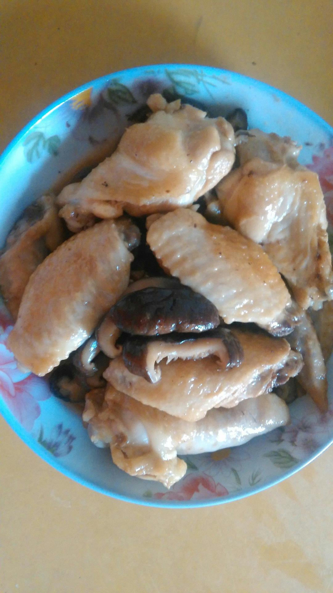 中西混合焖鸡翅的做法