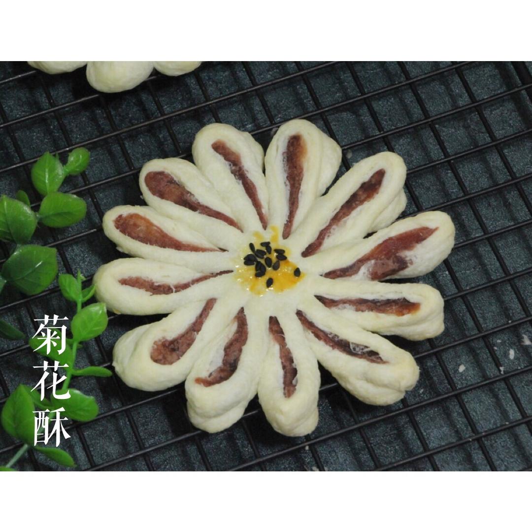 猪油版的各种酥（叉烧酥 紫荆花酥 菊花酥 元宝酥 ）