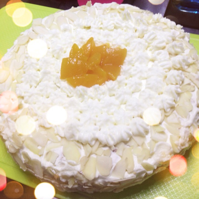 鲜奶双拼水果蛋糕