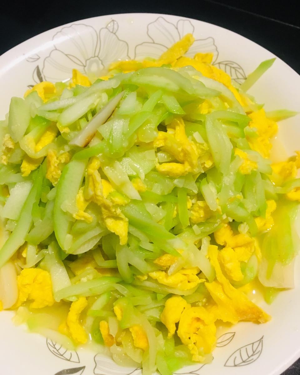 快手菜：西葫芦丝炒鸡蛋