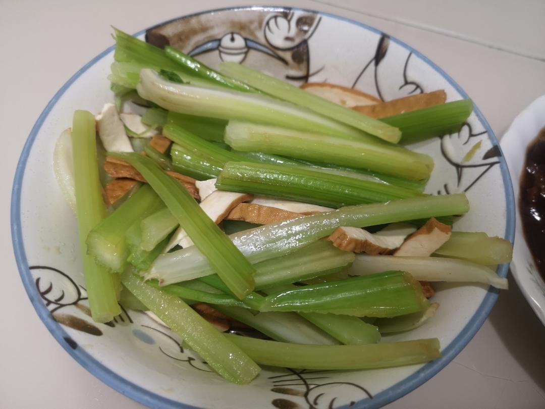 秘制凉拌西芹