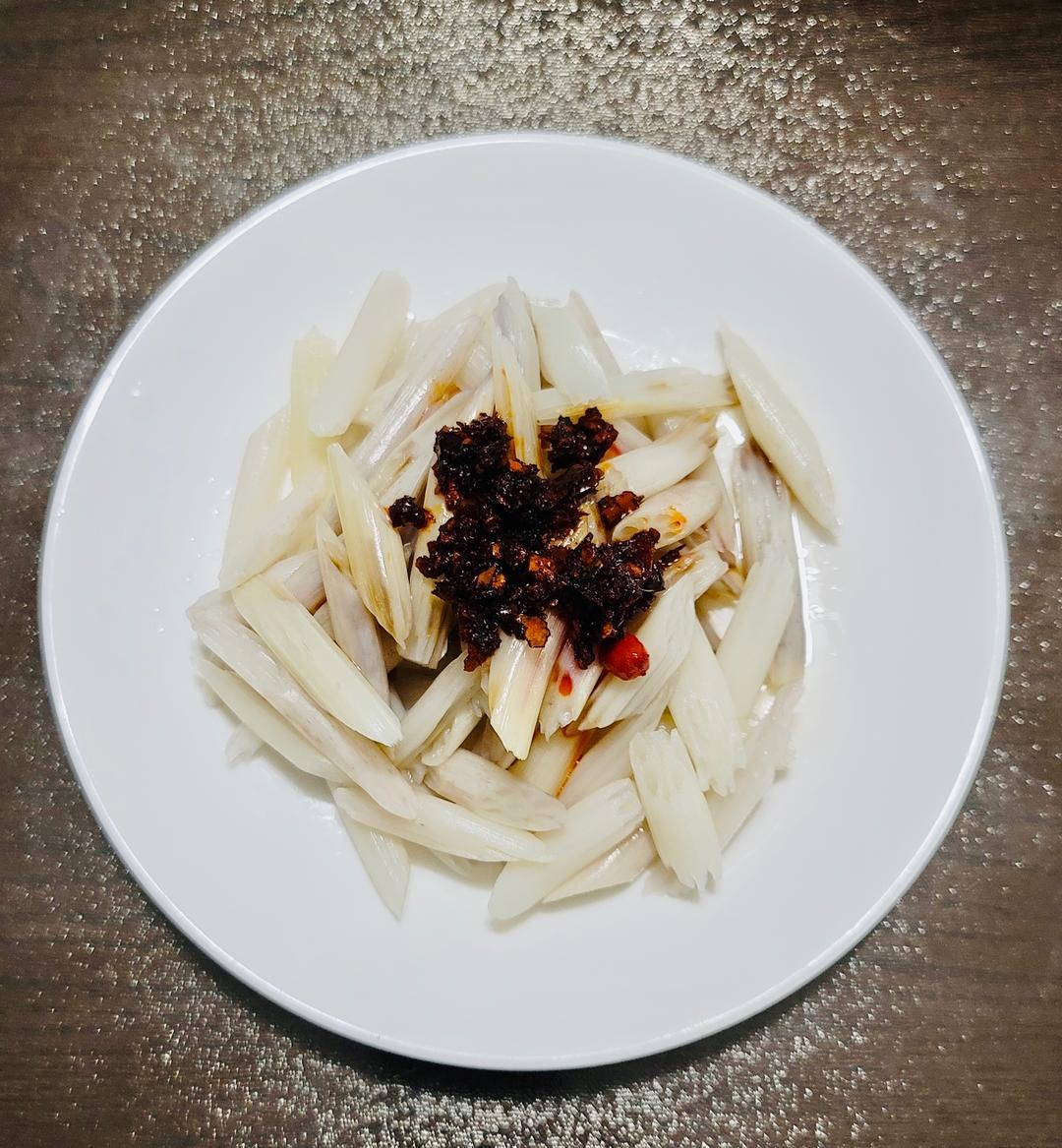 老干妈拌藕带的做法