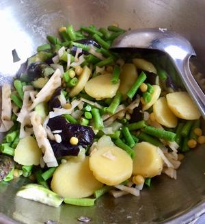 土豆烧杂蔬#无油料理#简单水煮菜💗的做法 步骤3