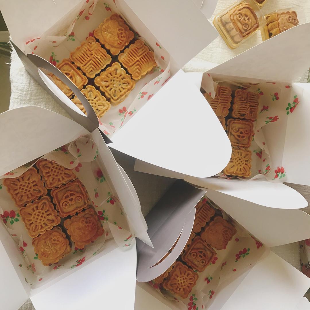 广式月饼—蛋黄莲蓉月饼