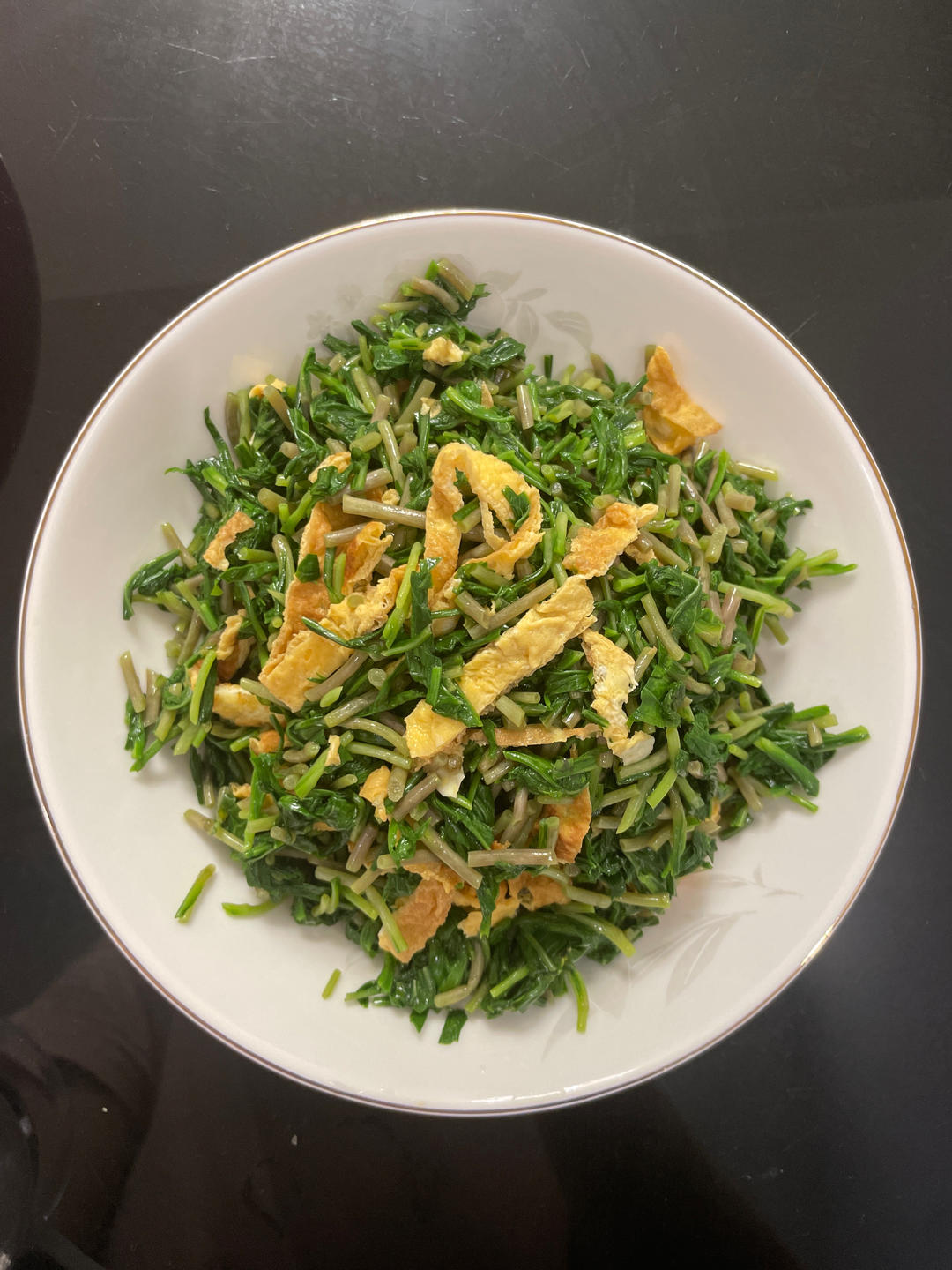 鸡蛋丝凉拌马兰头