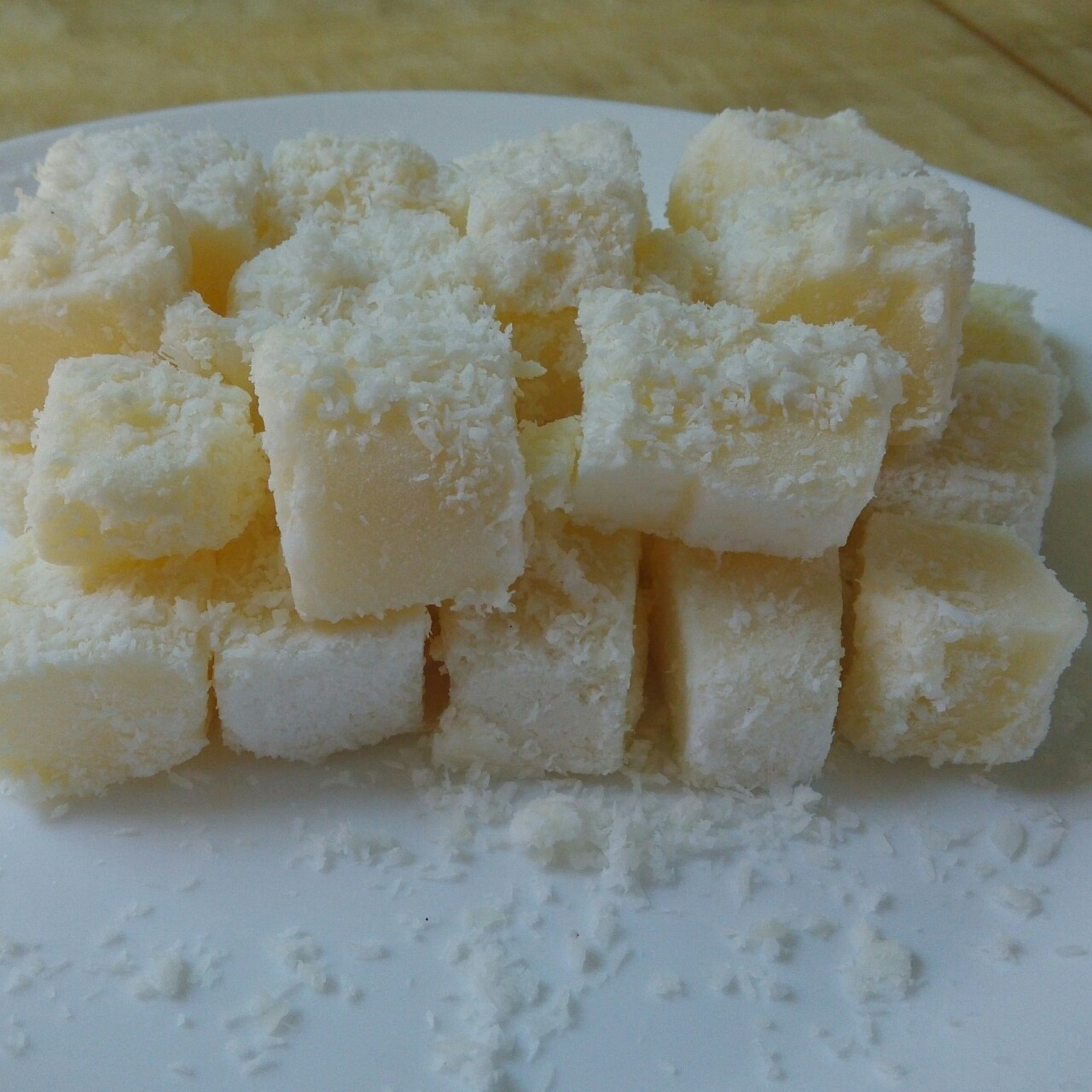 完胜85度C牛奶椰丝小方