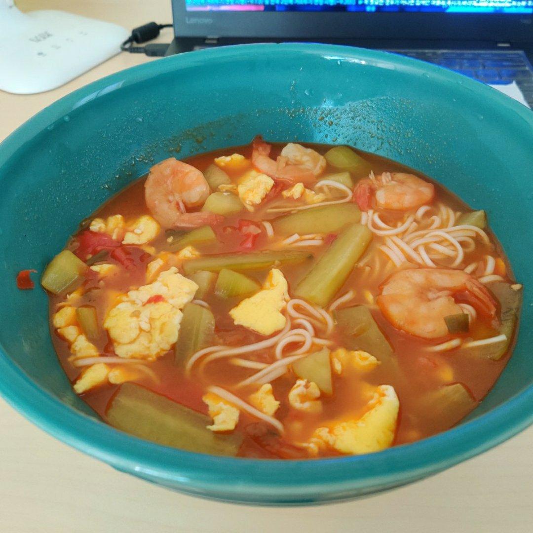 最家常的普通汤面——西红柿鸡蛋龙须面