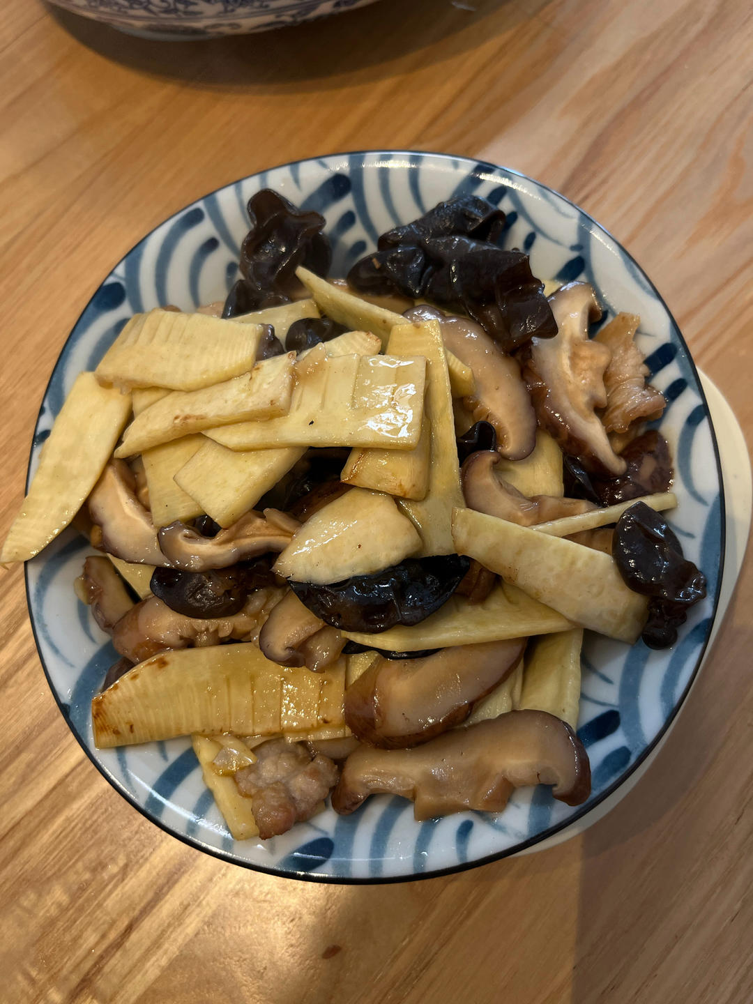 肉片炒冬笋香菇
