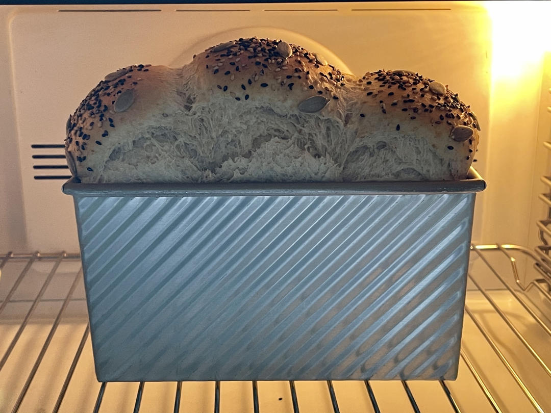 黑麦老面吐司，放三天还是超级柔软细腻的黑麦面包