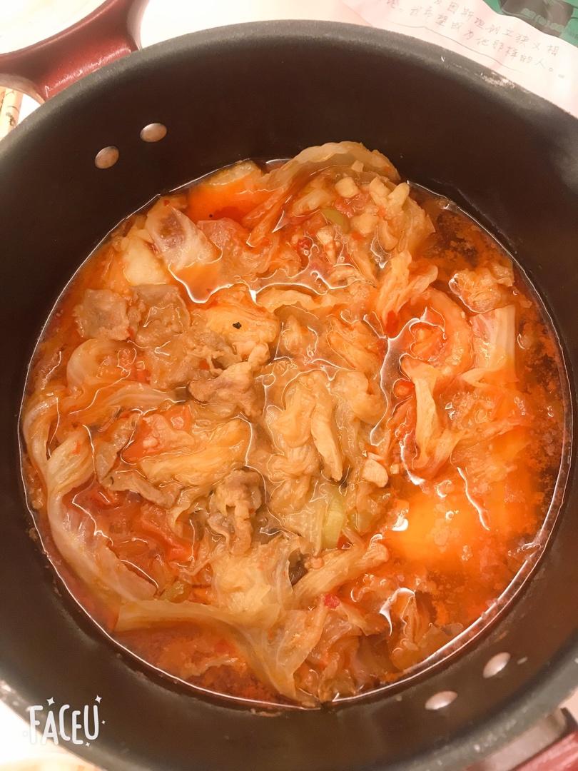 【辣白菜五花肉千层锅】
