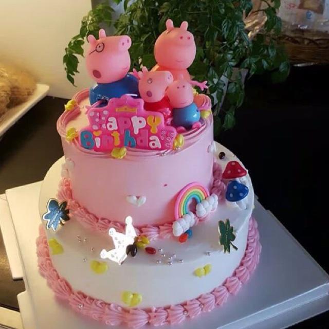 心亮了做的双层卡通装饰蛋糕