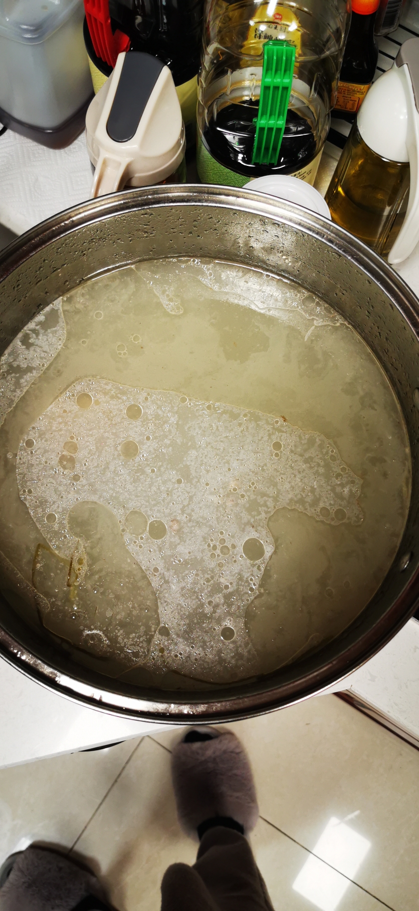 日式豚骨拉面汤（仅仅是汤，5小时精心熬煮）的做法