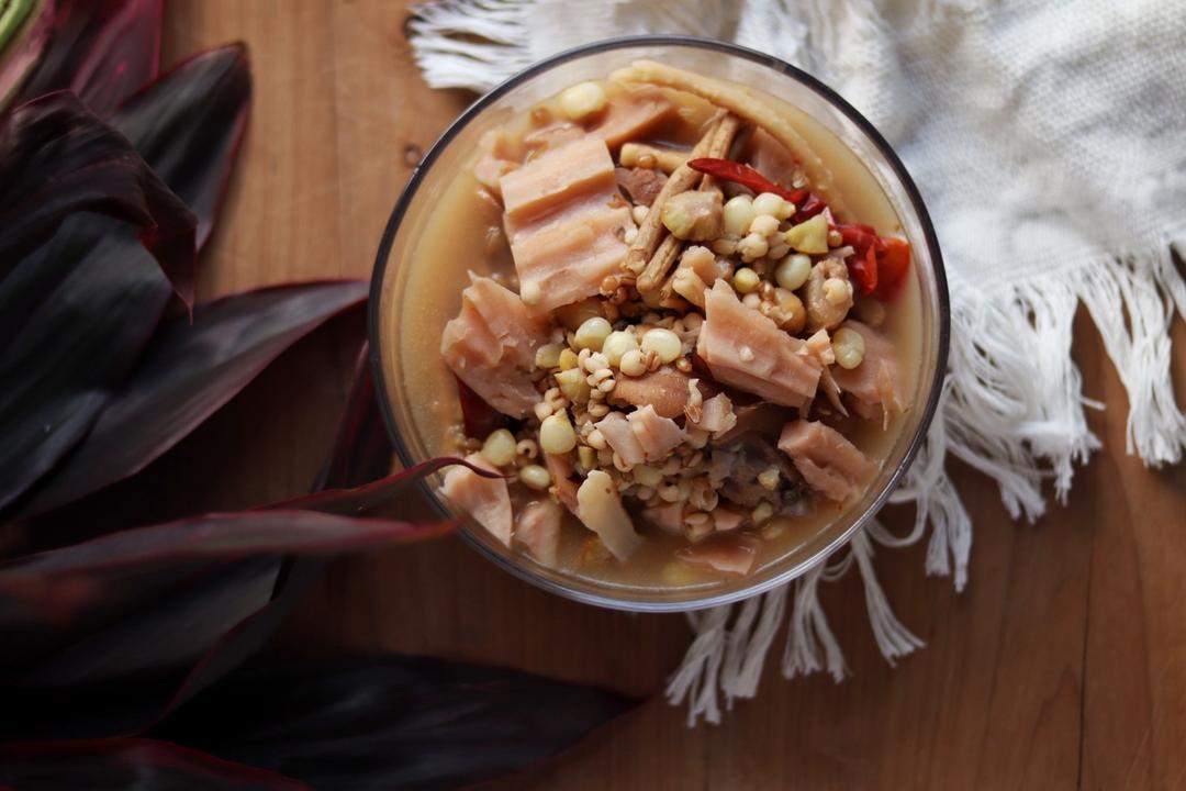 莲藕炖猪蹄的做法