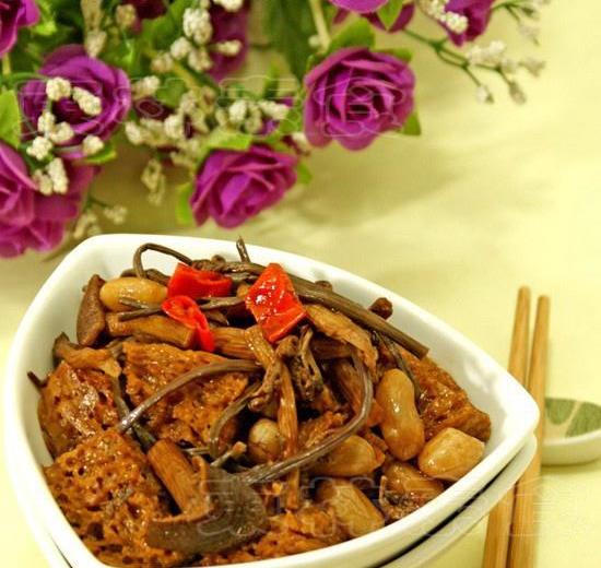 蕨菜茶树菇焅烤麸的做法