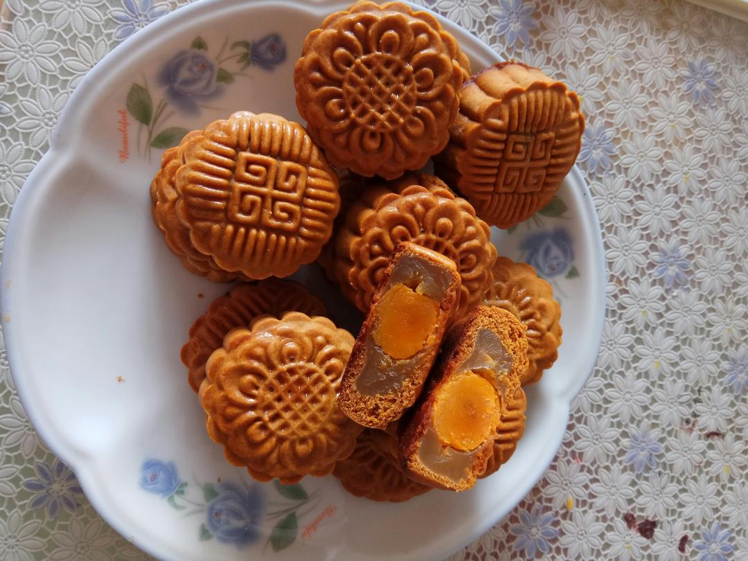 广式月饼—蛋黄冬翅月饼