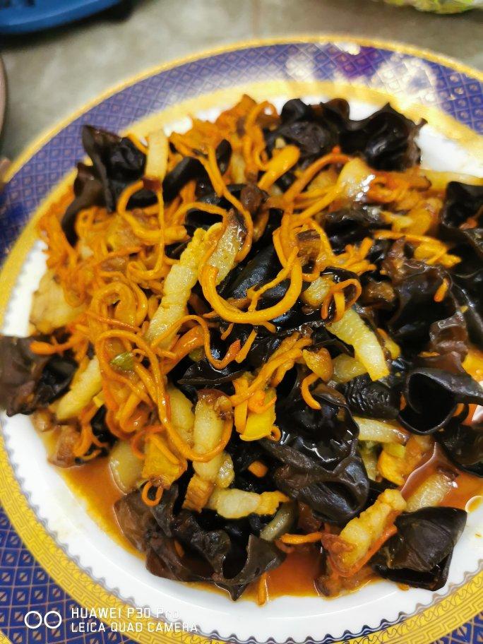虫草花炒肉