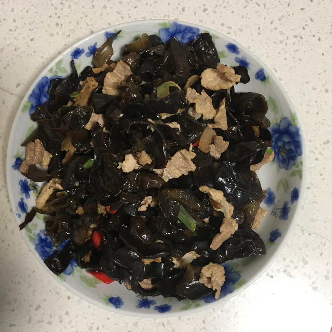 葱烧木耳炒肉