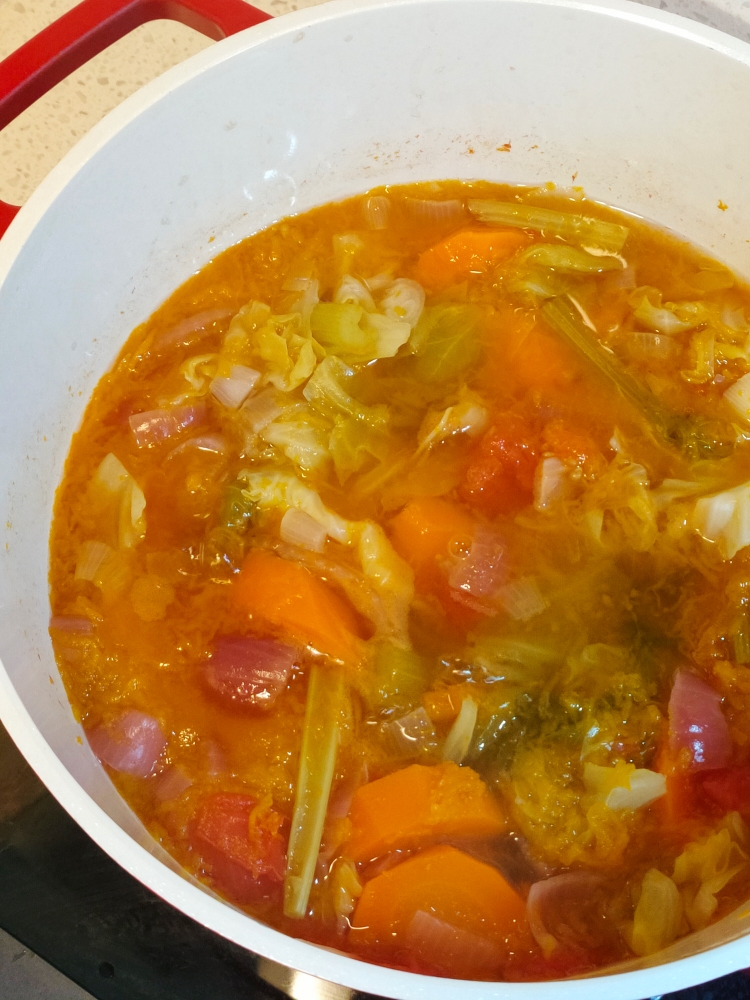 好喝的蔬菜汤～六种食材的做法 步骤3