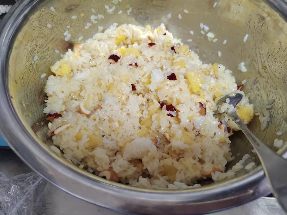 酸酸甜甜菠萝饭