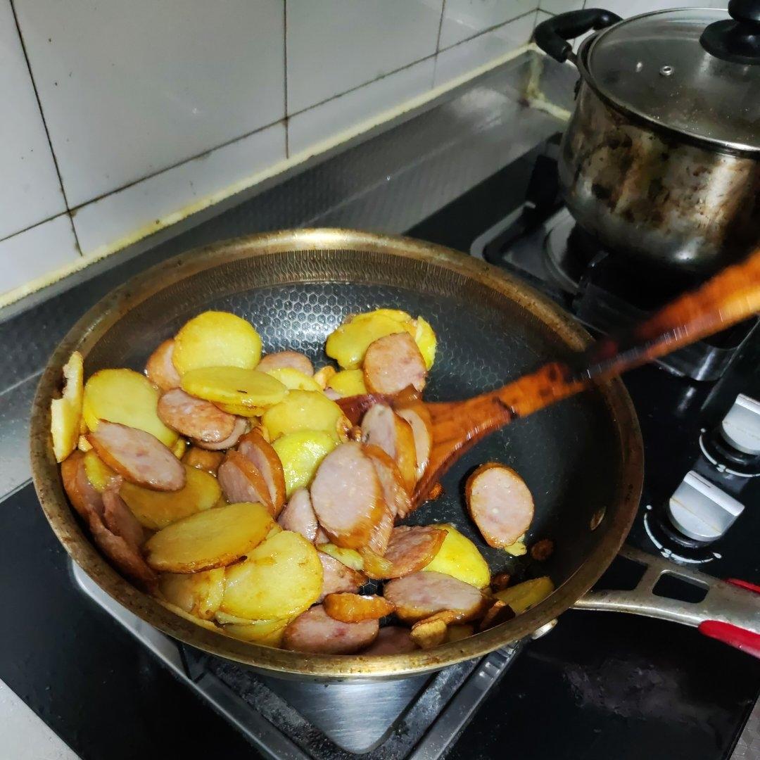 土豆片青椒炒红肠