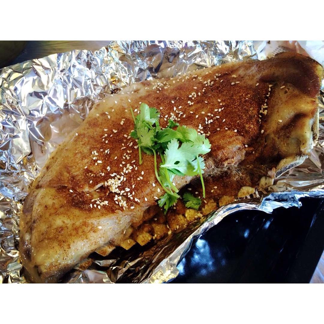 酥香烤羊排