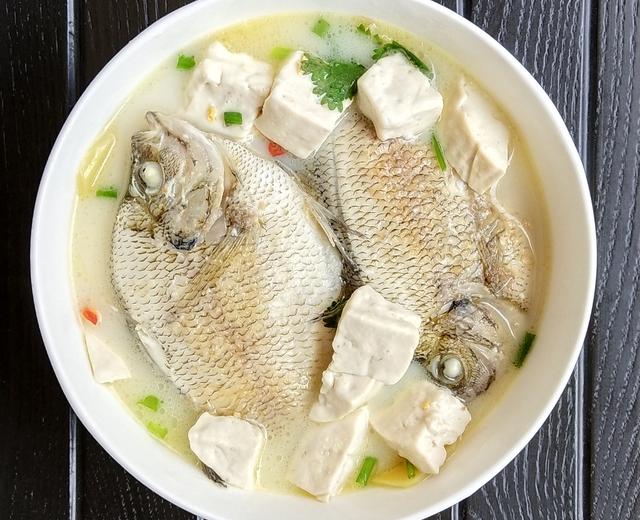 太阳鱼豆腐汤的做法