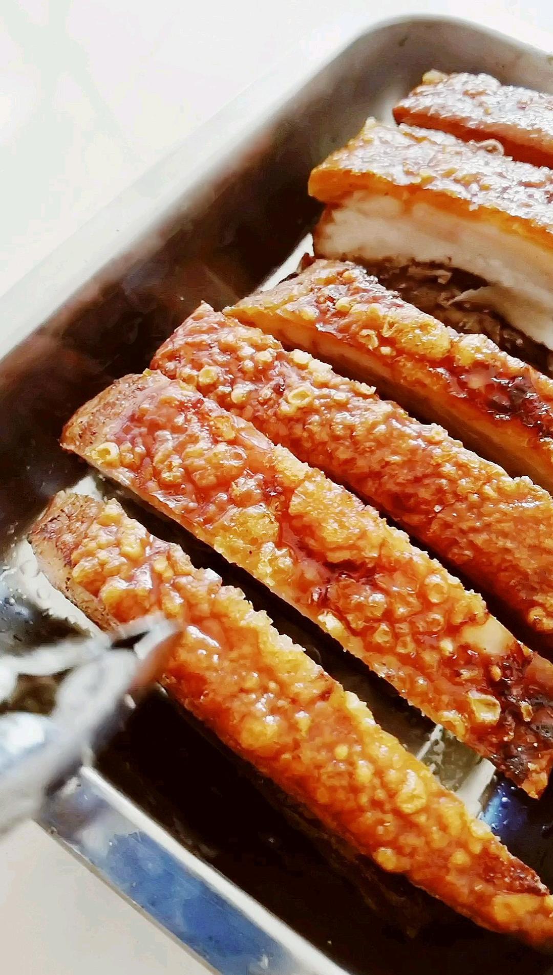 多次失败，越挫越勇终于做出来了广式脆皮烧肉