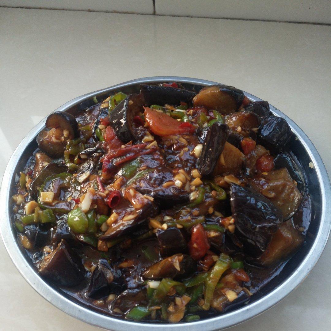 红烧茄子（佐西红柿尖椒）