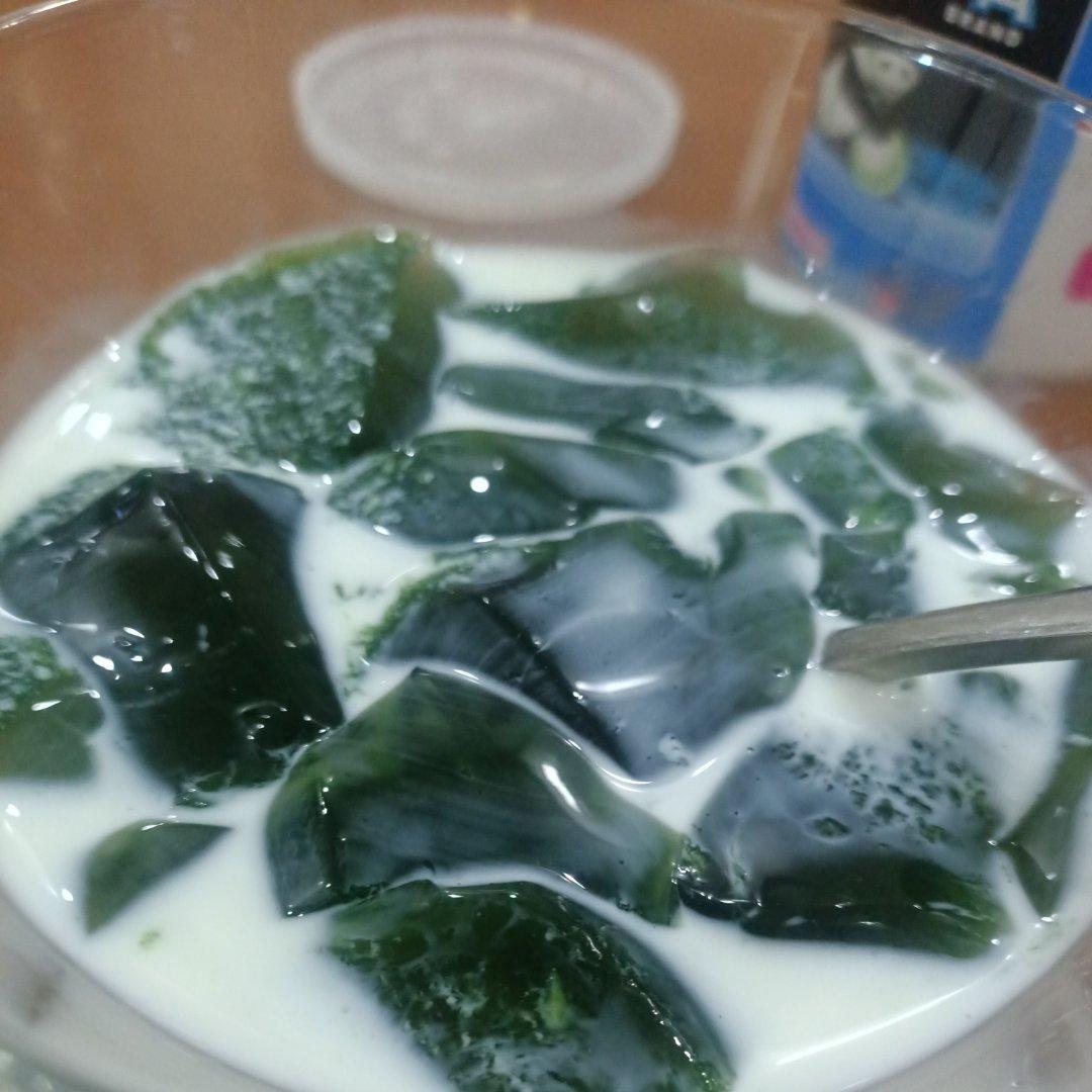 艾草的另一种清凉吃法- -艾草凉粉，不要高热量的青团